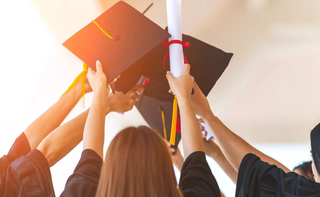 安格利亚鲁斯金大学