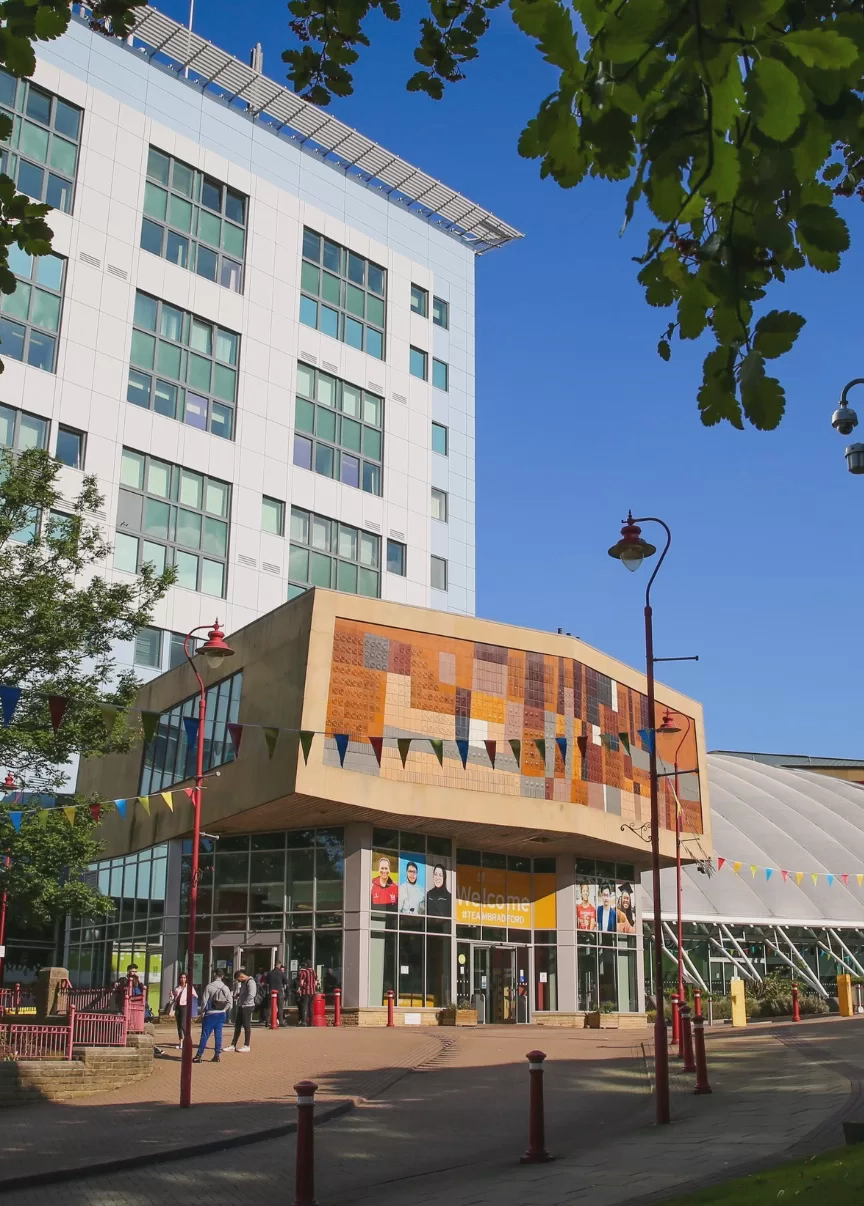 布莱德福德大学